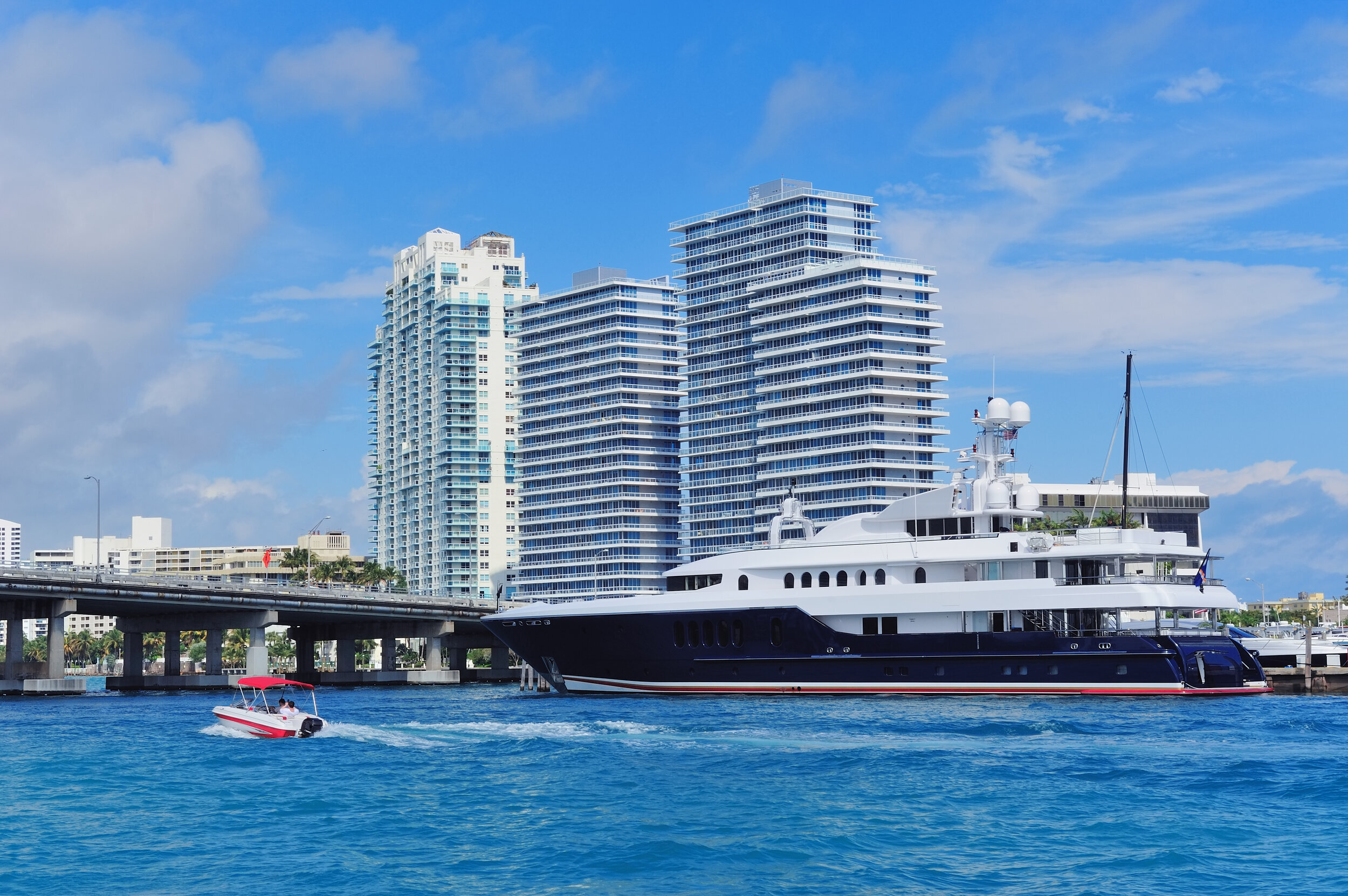 Ultra-Luxury Segment ($10M+) Dominates Market Performance