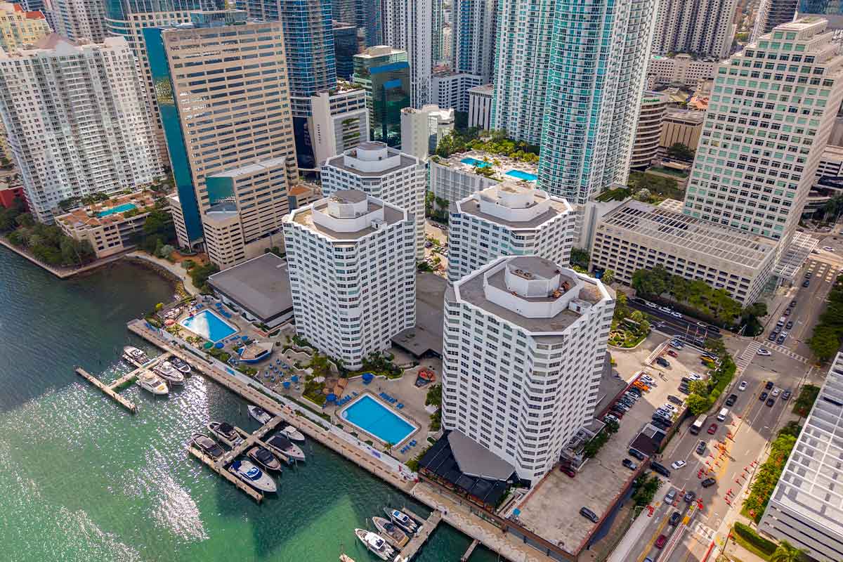 Why Choosing the Right Agent Matters in Miami
