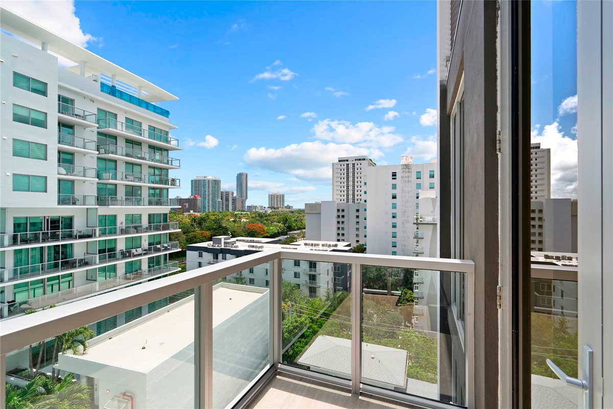 What kind of long-term outlook do top real estate agents in Miami