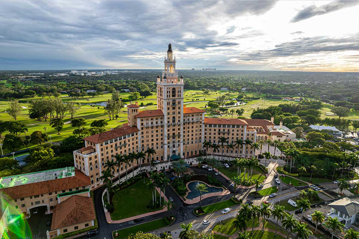 How Do Miami Luxury Realtors Help Buyers Find Celebrity-Caliber Homes