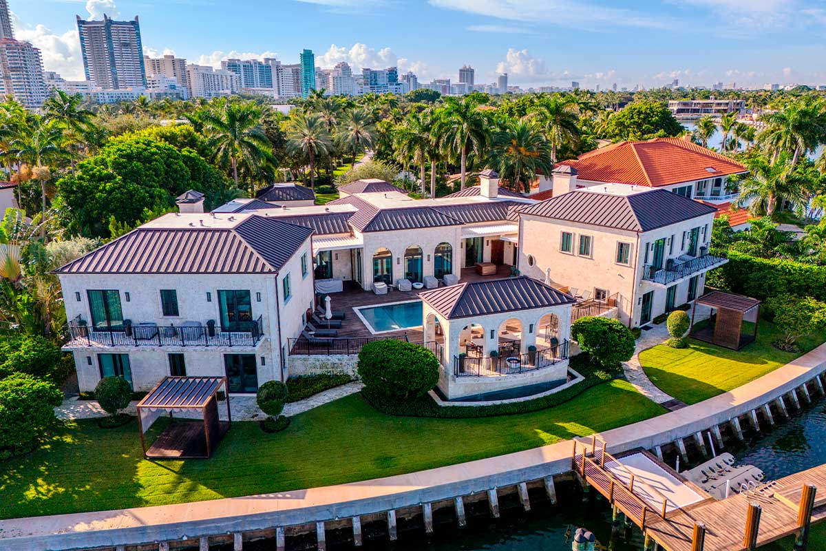 Who Specializes in Waterfront Homes in Miami 2